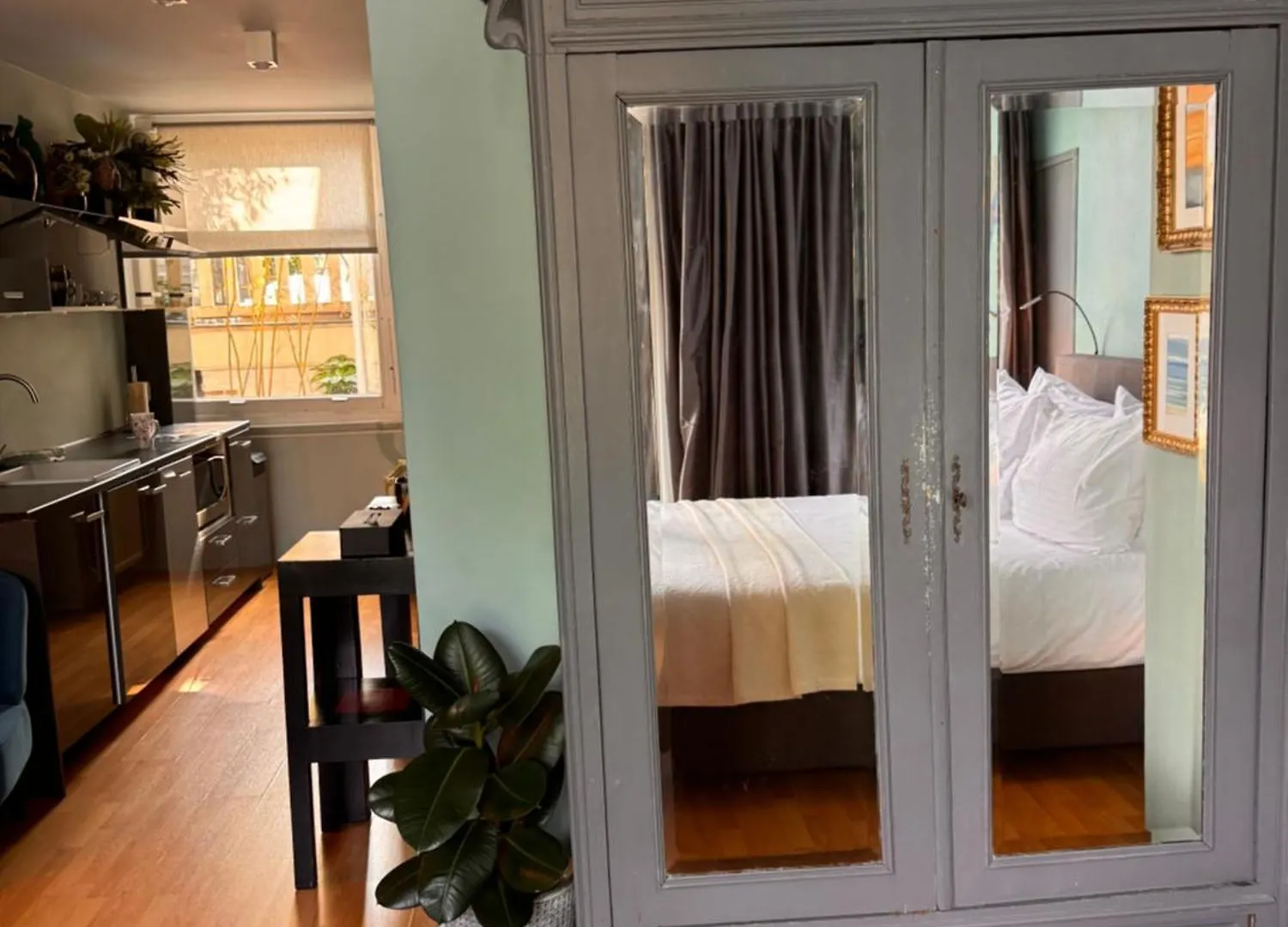 Bed & Breakfast Decor Canal House Netherlands