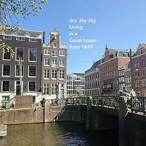 Two Bedroom In Historic Canalhouse From 1618 - Centre Bed & Breakfast